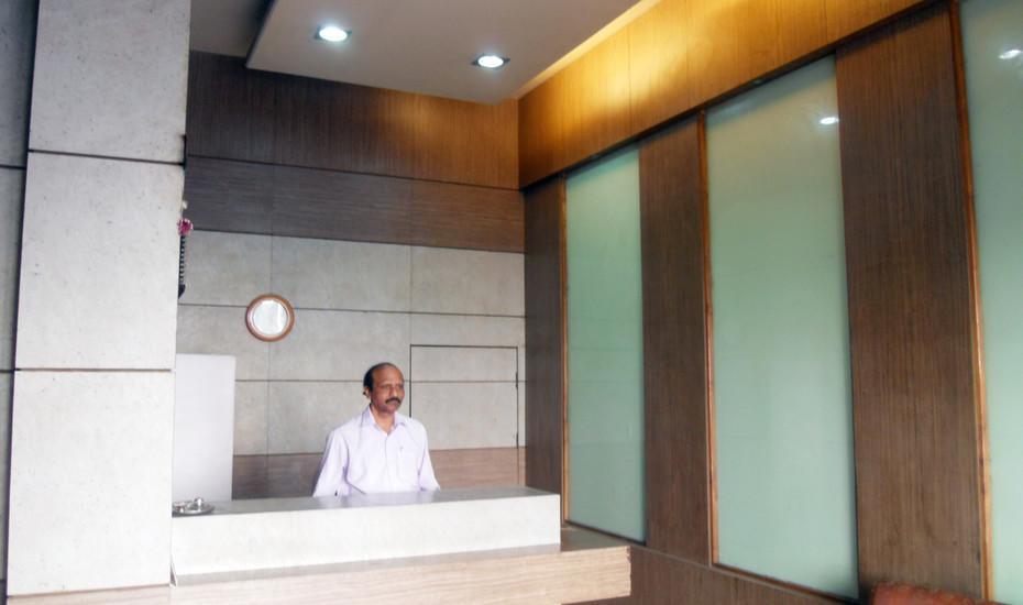Hotel Poonam Райпур Экстерьер фото